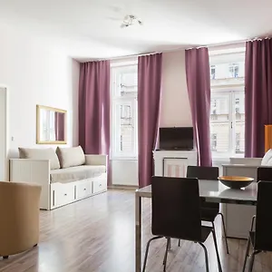 Royal Court Legerova Prag