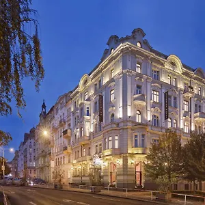 Mamaison Riverside Hotell